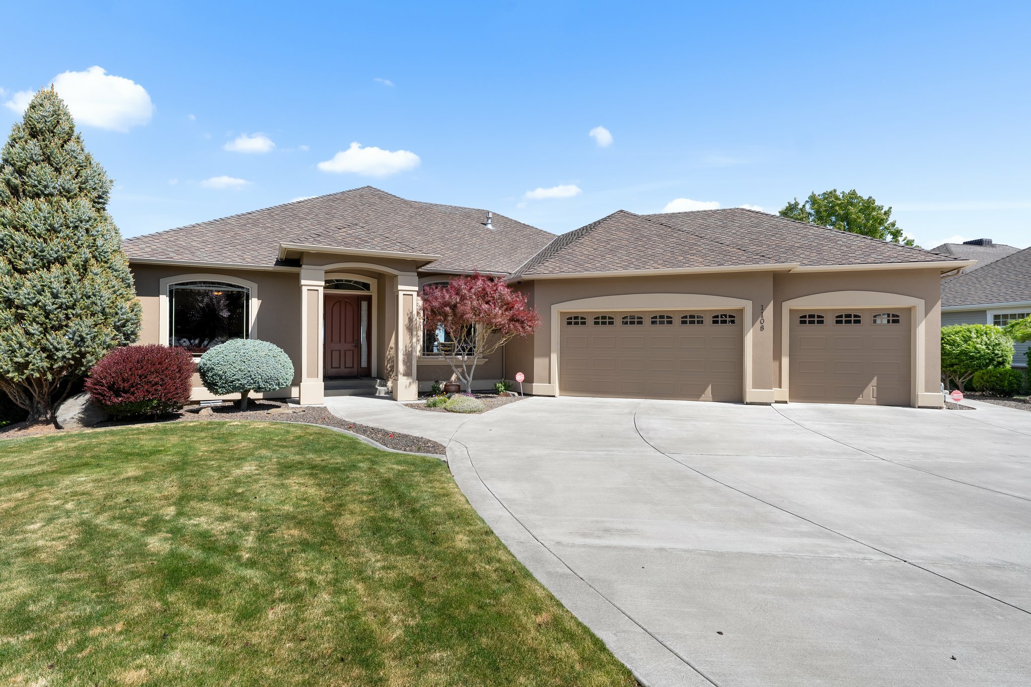 Property Photo: 1108 Pinto Loop WA 99352