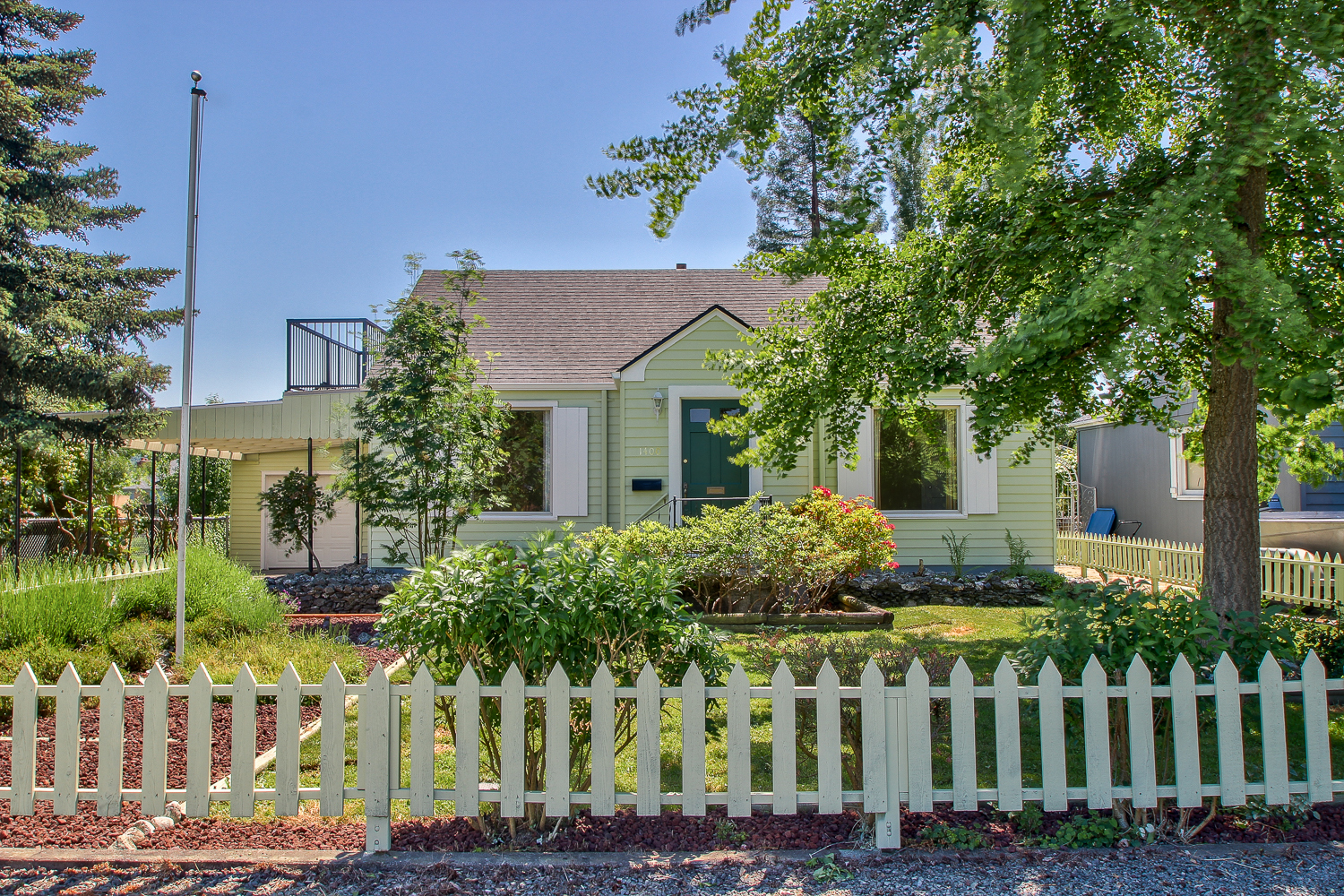 Property Photo: Exterior 1400 E Berniece St WA 98274