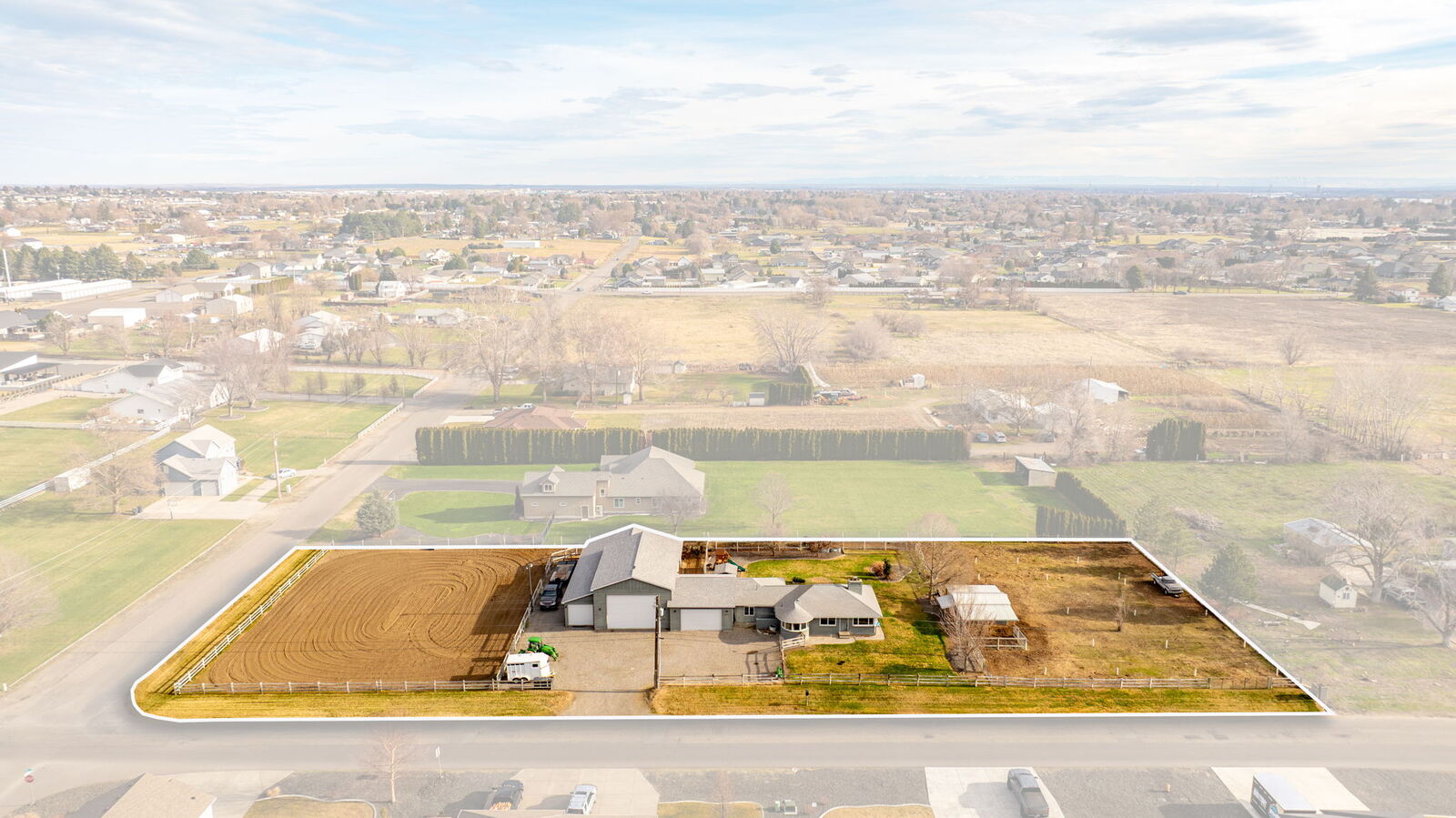 Property Photo:  2205 Rd 72  WA 99301 