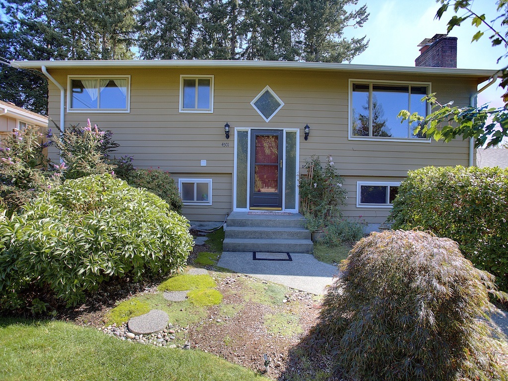 Property Photo:  4501 69th Ave W  WA 98466 