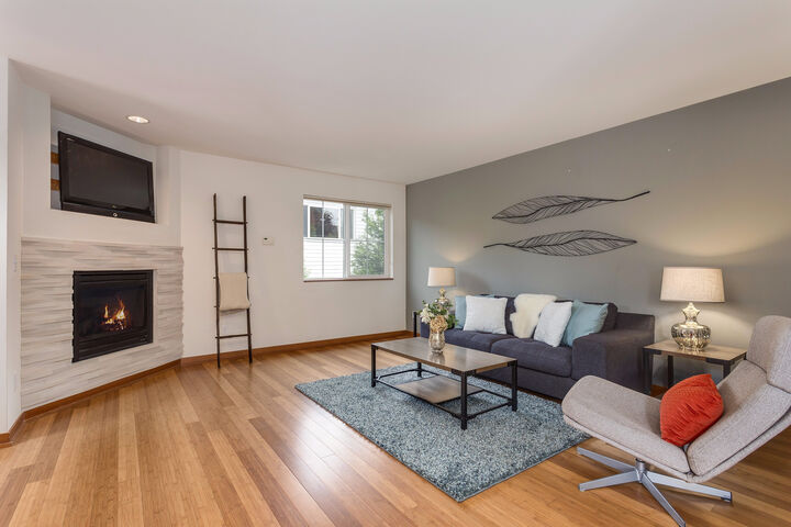 Property Photo: 612 N 49th St WA 98103