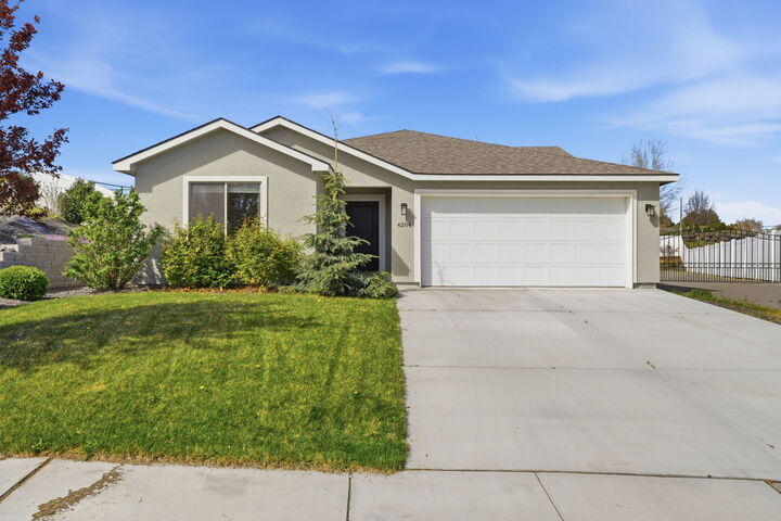 Property Photo: 4204 S Anderson Pl WA 99337