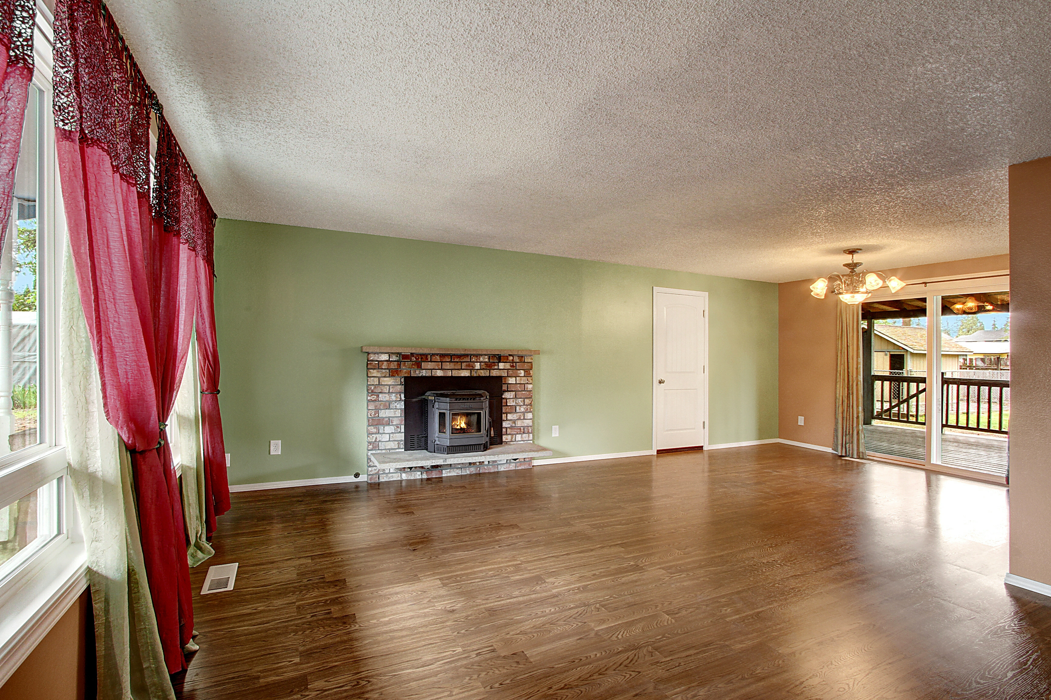 Property Photo: Living room 4727 117th St NE  WA 98271 
