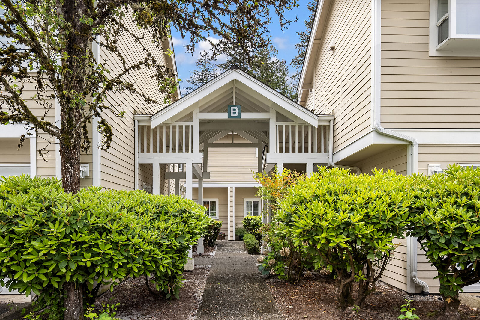 Property Photo:  1522  196th Street SE B-103  WA 98012 
