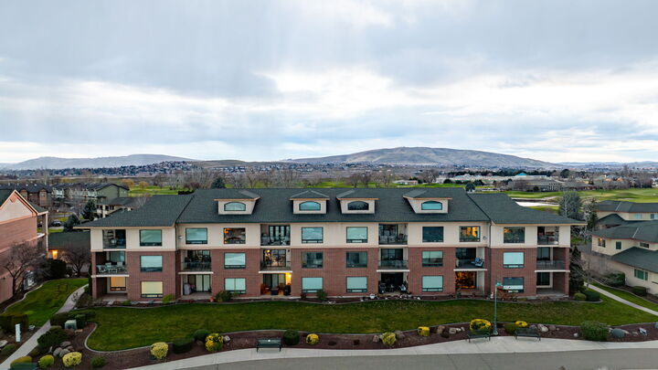Property Photo:  300 Columbia Point Dr Unit D 203  WA 99352 