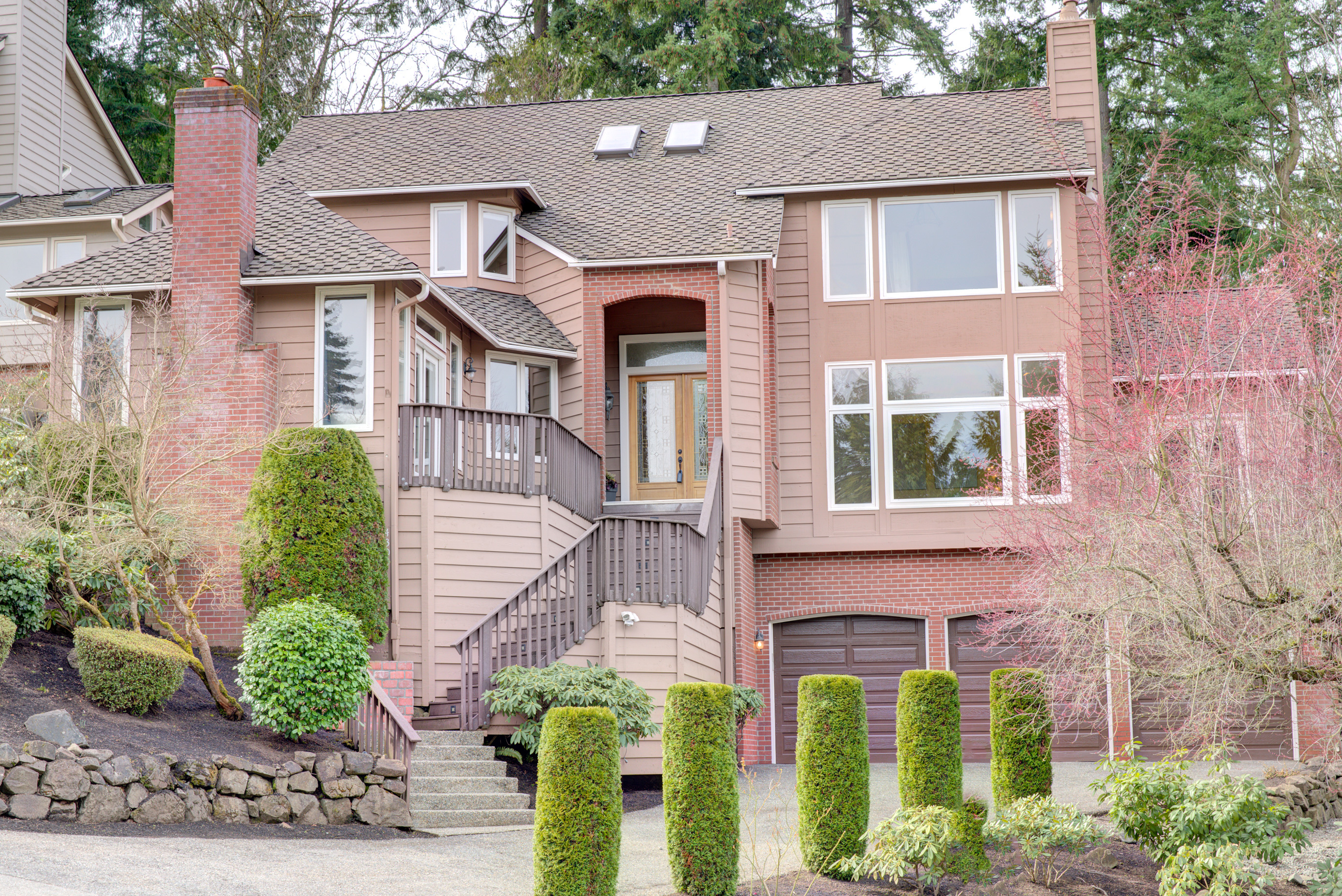 Property Photo:  4303 155th Place SE  WA 98006 