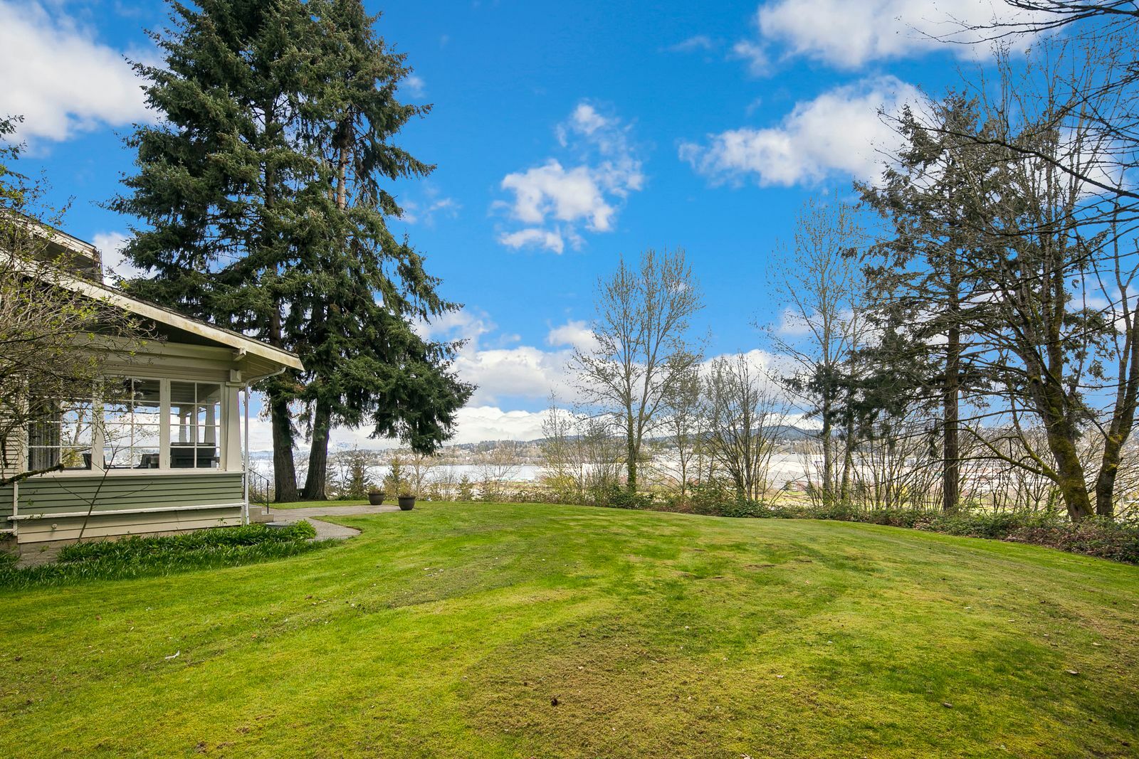 Property Photo:  8757 S 120th Place  WA 98178 