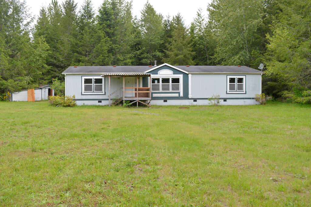 Property Photo:  102 Cabin Ct  WA 98355 