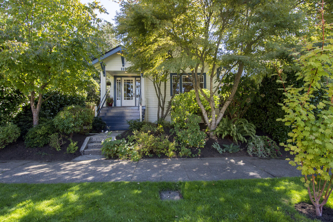 Property Photo:  113 NW 83rd St  WA 98117 