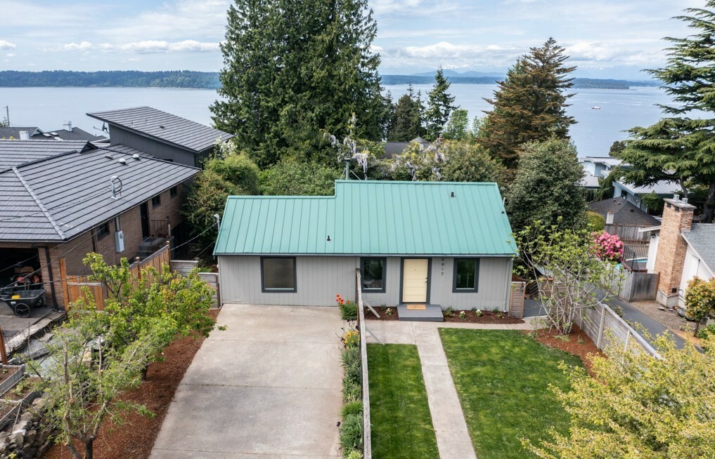 Property Photo: 9817 45th Ave SW 9817 45th Ave SW  WA 98136 