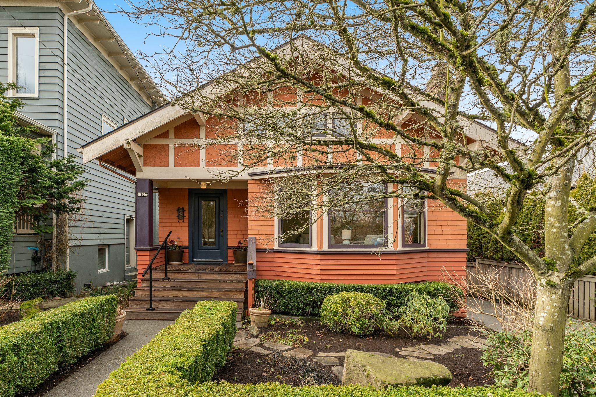 Property Photo:  1827  1st Avenue N  WA 98109 