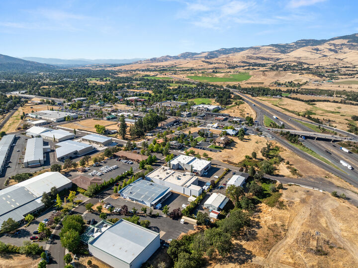 710 Jefferson Ave  Ashland OR 97520 photo