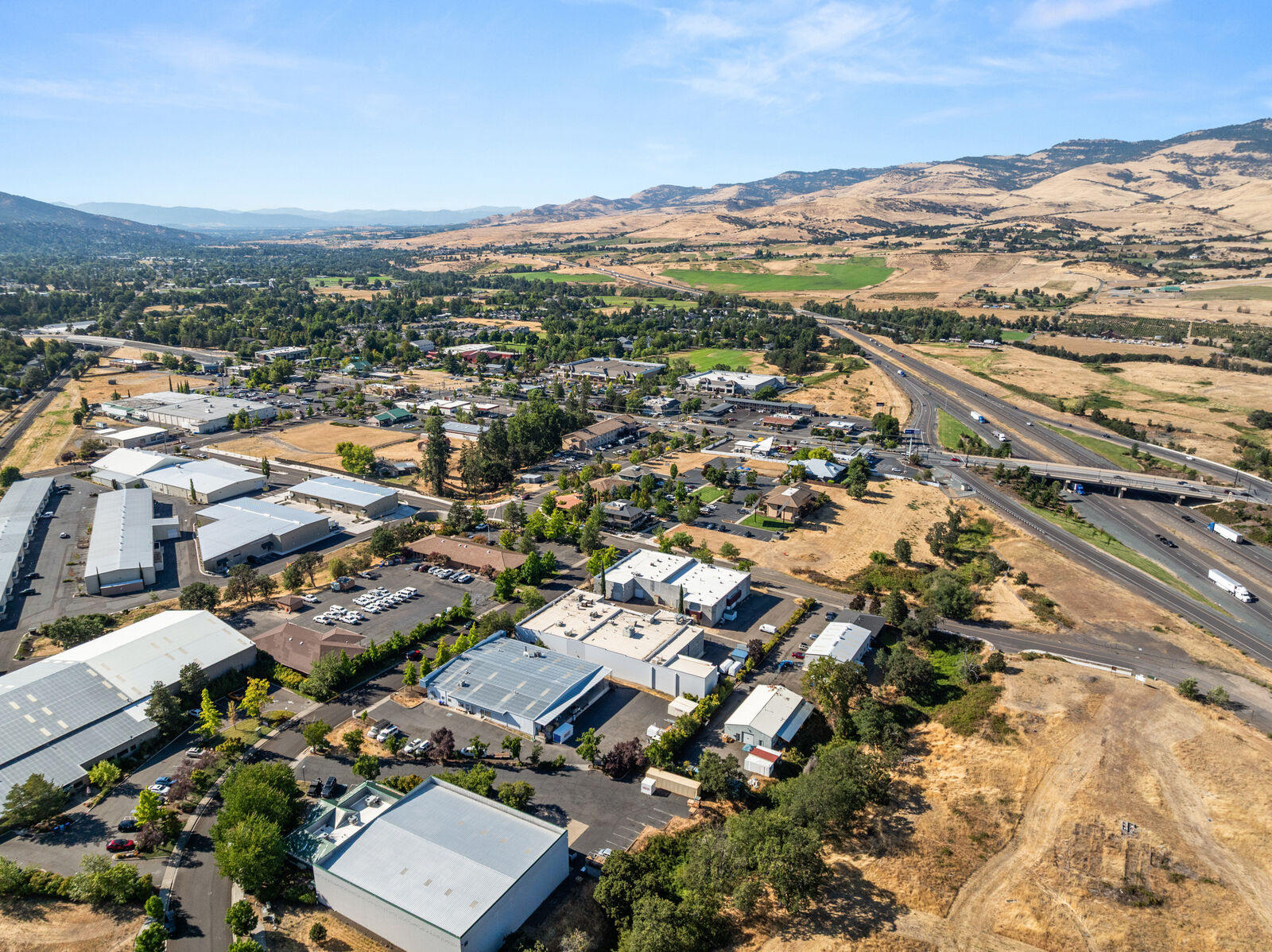 Property Photo:  710 Jefferson Ave  OR 97520 